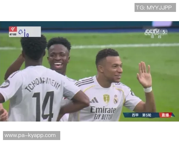 足球全明星对决：C罗姆巴佩哈兰德联手挑战梅西萨拉赫维尼修斯的巅峰之战